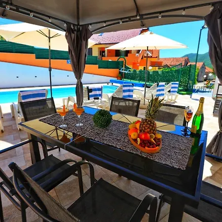 Vakantiehuis Rocca With Pool *