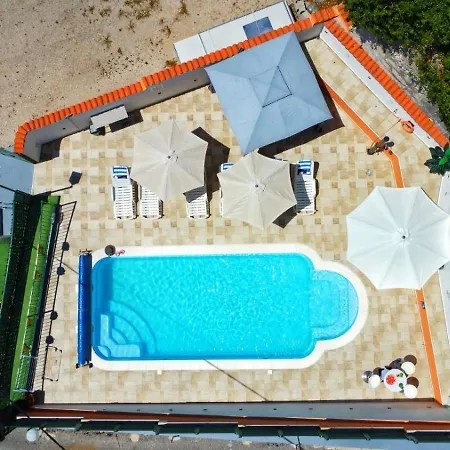 Rocca With Pool Будинок відпочинку Vrgorac